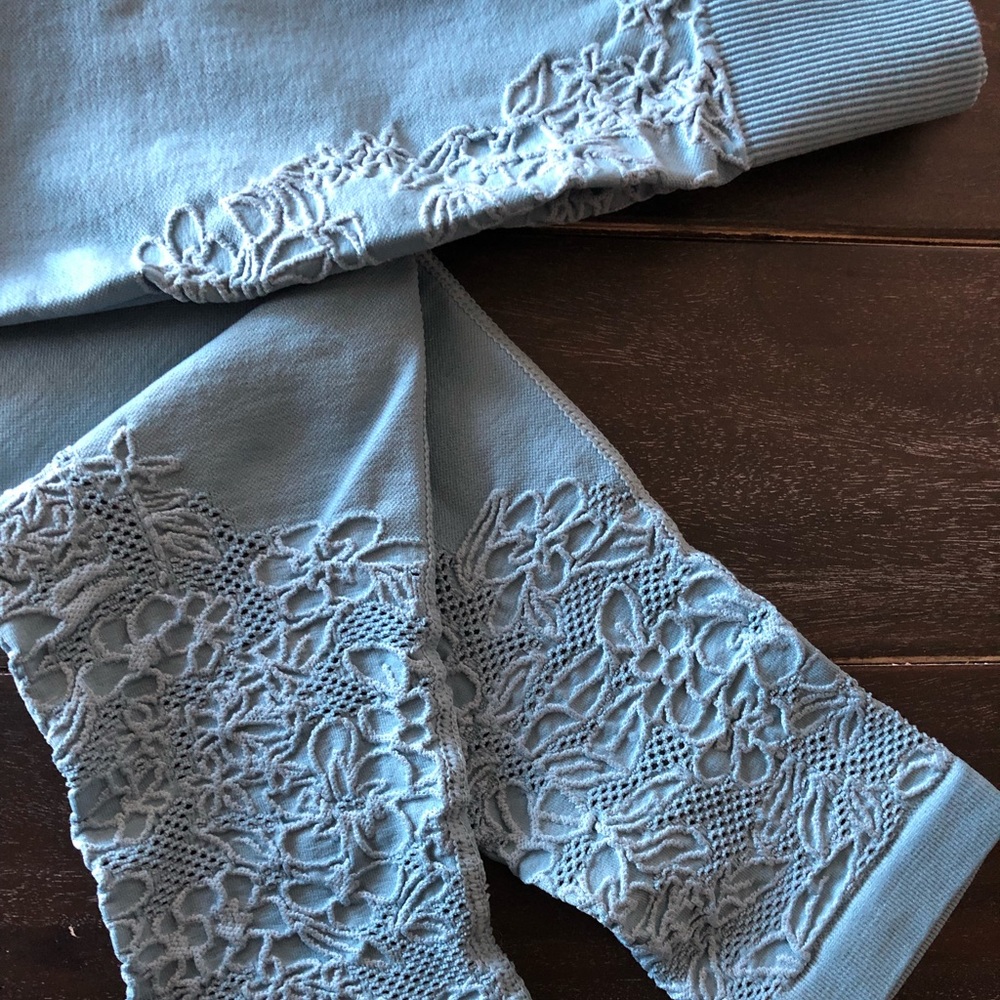 Fabletics ELISE leggings in robin egg blue. NWT